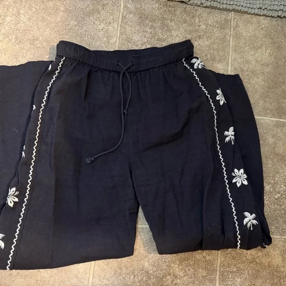 Billabong Black Wide Leg Pants with White Embroidery - Picture 1 of 4